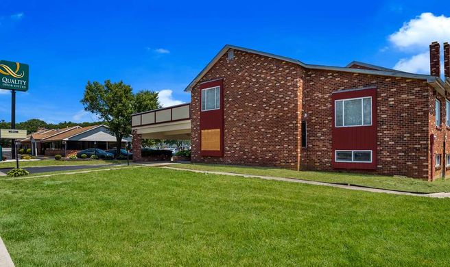 Quality Inn & Suites Exterior