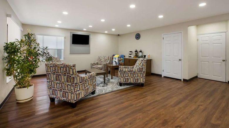 <b>Quality Inn & Suites Lobby</b>. Images powered by <a href="https://iceportal.shijigroup.com/" title="IcePortal" target="_blank">IcePortal</a>.