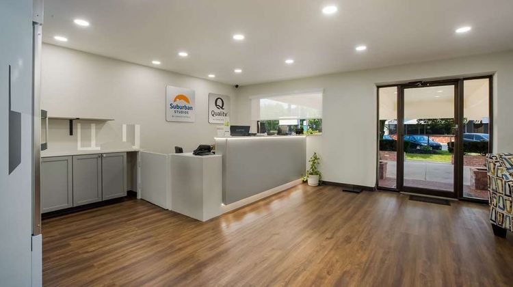 Quality Inn & Suites Lobby