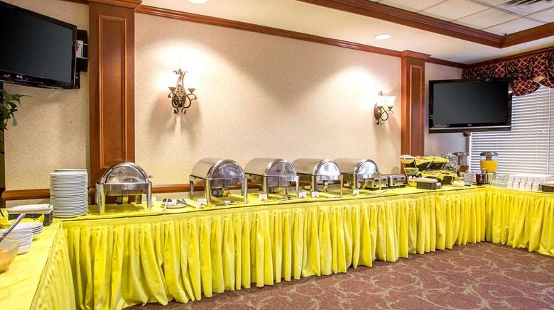 <b>Clarion Hotel and Conference Center Restaurant</b>. Images powered by <a href="https://iceportal.shijigroup.com/" title="IcePortal" target="_blank">IcePortal</a>.