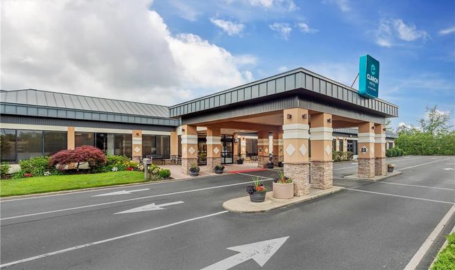 Clarion Hotel and Conference Center Exterior