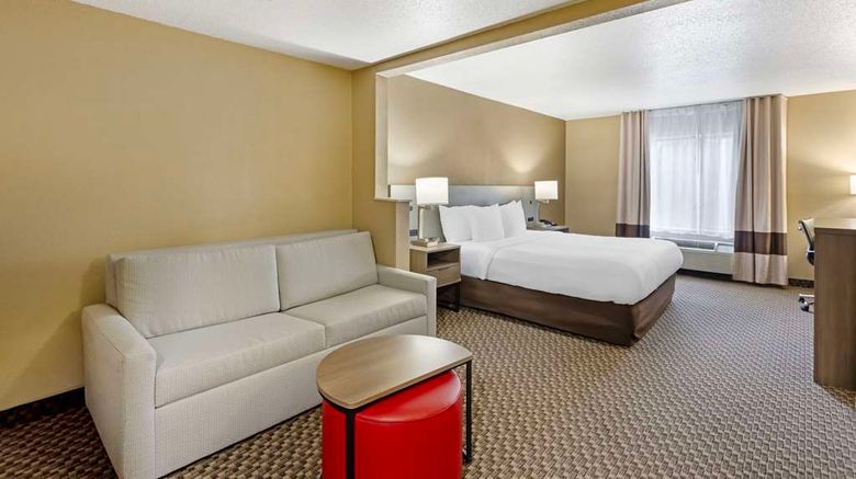 <b>Comfort Inn & Suites Suite</b>. Images powered by <a href="https://iceportal.shijigroup.com/" title="IcePortal" target="_blank">IcePortal</a>.