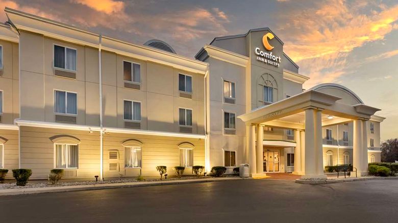 <b>Comfort Inn & Suites Exterior</b>. Images powered by <a href="https://iceportal.shijigroup.com/" title="IcePortal" target="_blank">IcePortal</a>.