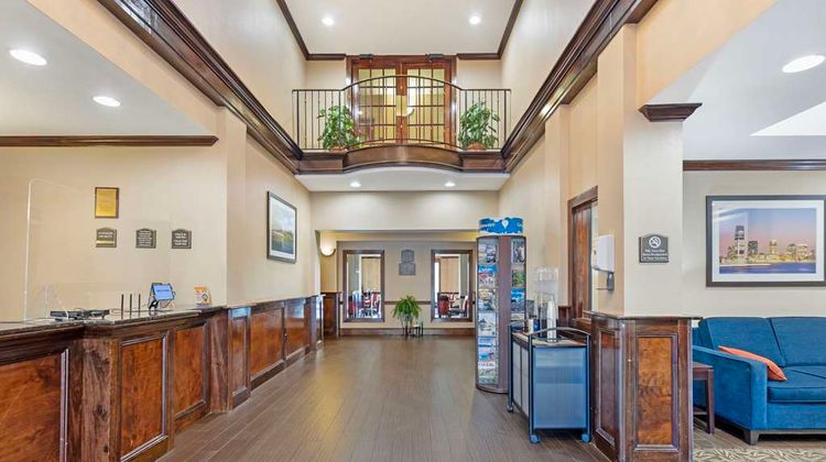 Comfort Inn & Suites Lobby