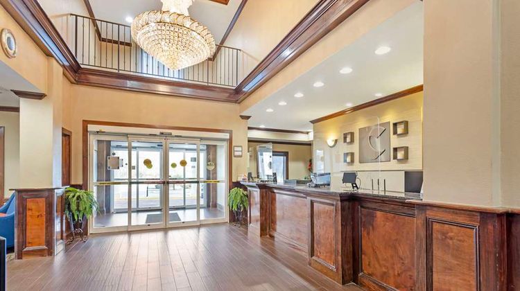 Comfort Inn & Suites Lobby