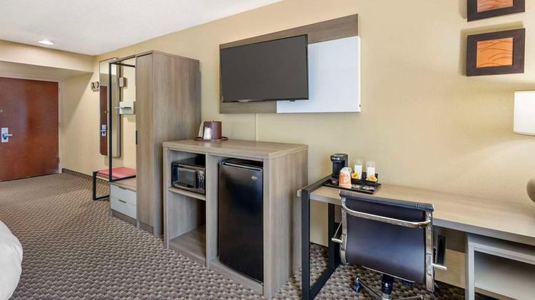 Comfort Inn & Suites Room