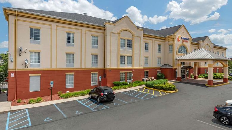<b>Comfort Suites Newark Exterior</b>. Images powered by <a href="https://iceportal.shijigroup.com/" title="IcePortal" target="_blank">IcePortal</a>.