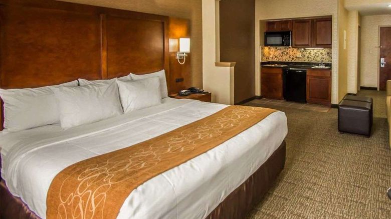 <b>Quality Suites North Bergen Room</b>. Images powered by <a href="https://iceportal.shijigroup.com/" title="IcePortal" target="_blank">IcePortal</a>.