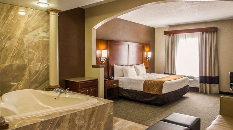 <b>Quality Suites North Bergen Suite</b>. Images powered by <a href="https://iceportal.shijigroup.com/" title="IcePortal" target="_blank">IcePortal</a>.