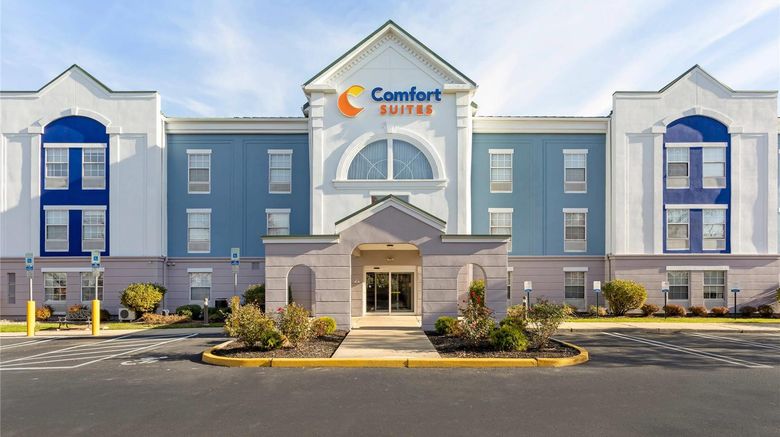 <b>Comfort Suites East Brunswick Exterior</b>. Images powered by <a href="https://iceportal.shijigroup.com/" title="IcePortal" target="_blank">IcePortal</a>.