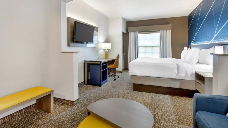 <b>Comfort Suites East Brunswick Suite</b>. Images powered by <a href="https://iceportal.shijigroup.com/" title="IcePortal" target="_blank">IcePortal</a>.