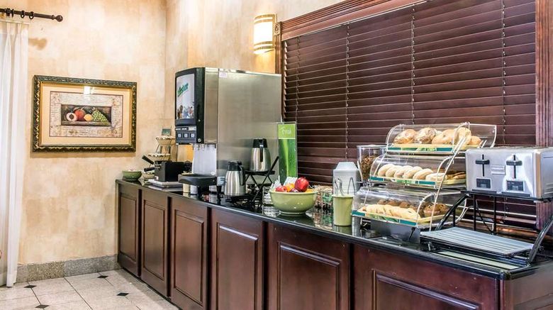 <b>Quality Inn Hackettstown Restaurant</b>. Images powered by <a href="https://iceportal.shijigroup.com/" title="IcePortal" target="_blank">IcePortal</a>.