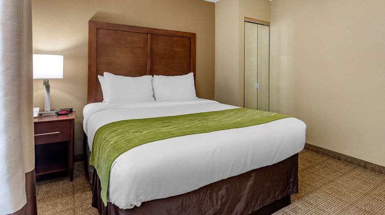 <b>Comfort Inn Room</b>. Images powered by <a href="https://iceportal.shijigroup.com/" title="IcePortal" target="_blank">IcePortal</a>.