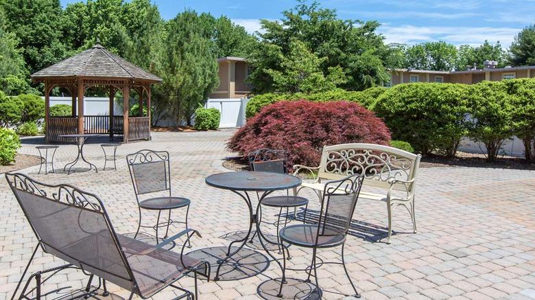 <b>Quality Inn Ledgewood Pool</b>. Images powered by <a href="https://iceportal.shijigroup.com/" title="IcePortal" target="_blank">IcePortal</a>.
