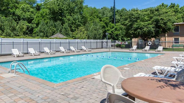 <b>Quality Inn Ledgewood Pool</b>. Images powered by <a href="https://iceportal.shijigroup.com/" title="IcePortal" target="_blank">IcePortal</a>.