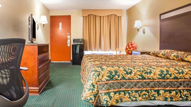 <b>Rodeway Inn Room</b>. Images powered by <a href="https://iceportal.shijigroup.com/" title="IcePortal" target="_blank">IcePortal</a>.