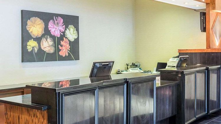 Clarion Hotel Somerset Lobby