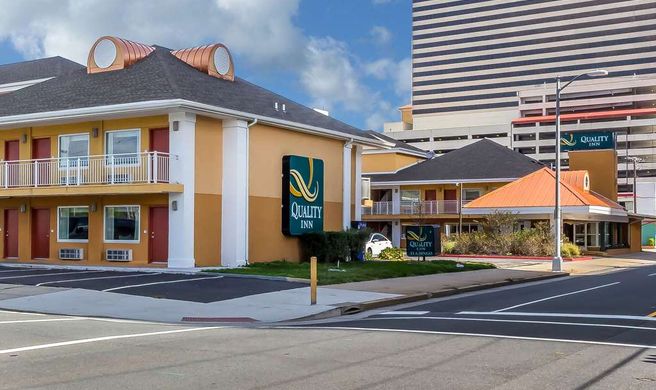 Quality Inn Flamingo Exterior