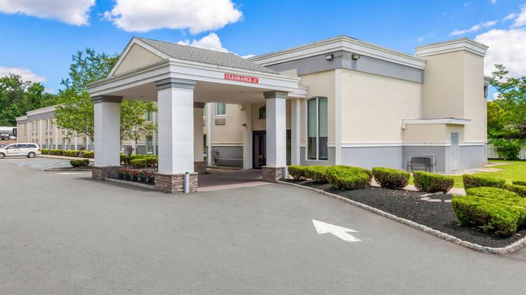 Quality Inn Edison Exterior