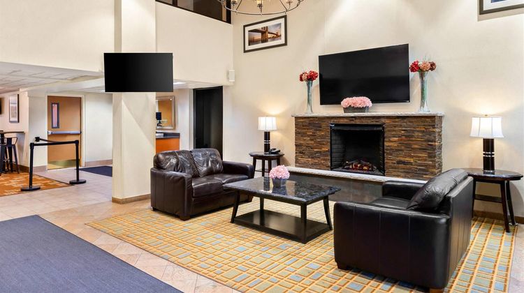 Quality Inn Edison Lobby