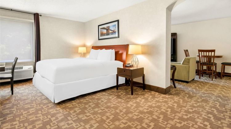 Quality Inn Edison Suite