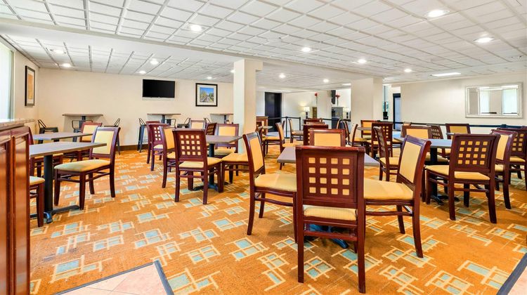 Quality Inn Edison Restaurant