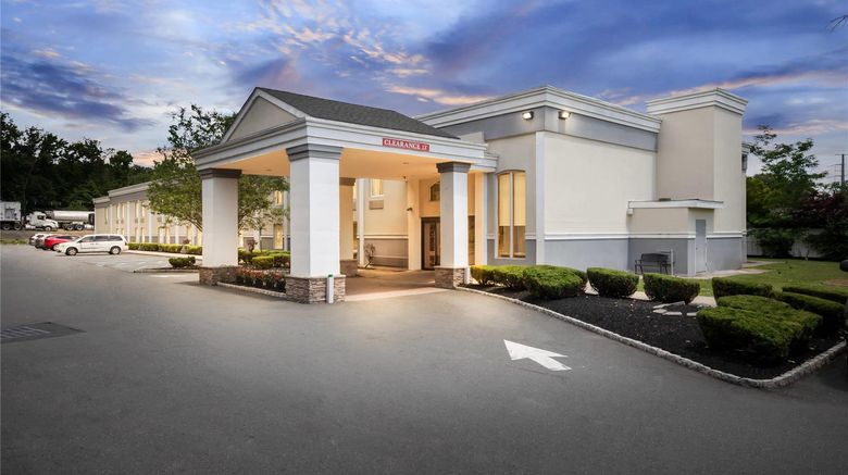 <b>Quality Inn Edison Exterior</b>. Images powered by <a href="https://iceportal.shijigroup.com/" title="IcePortal" target="_blank">IcePortal</a>.