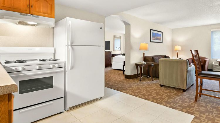 Quality Inn Edison Suite