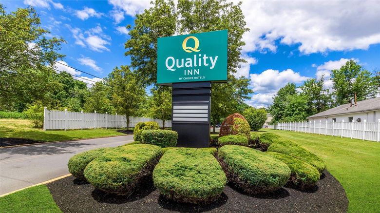 <b>Quality Inn Edison Exterior</b>. Images powered by <a href="https://iceportal.shijigroup.com/" title="IcePortal" target="_blank">IcePortal</a>.