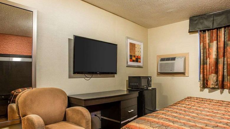 <b>Rodeway Inn Belleville Room</b>. Images powered by <a href="https://iceportal.shijigroup.com/" title="IcePortal" target="_blank">IcePortal</a>.