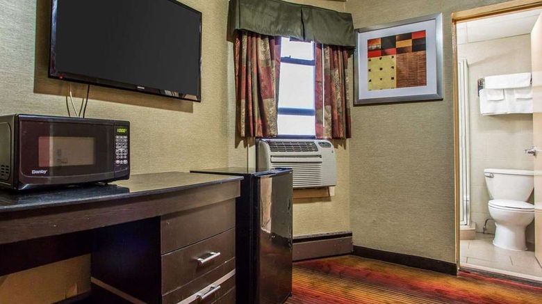 <b>Rodeway Inn Belleville Room</b>. Images powered by <a href="https://iceportal.shijigroup.com/" title="IcePortal" target="_blank">IcePortal</a>.