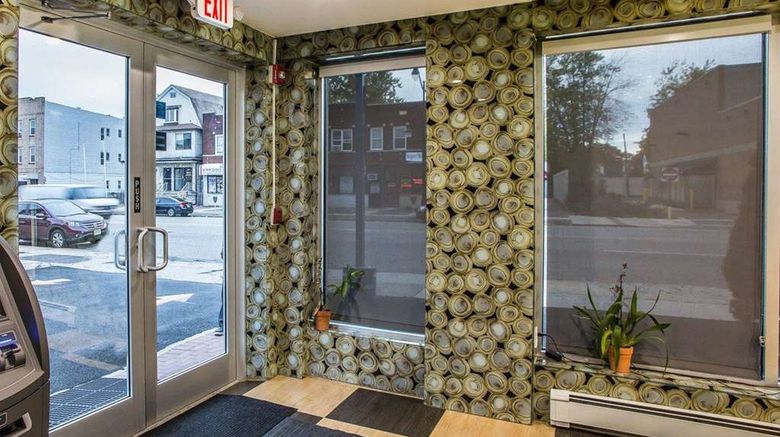 <b>Rodeway Inn Belleville Lobby</b>. Images powered by <a href="https://iceportal.shijigroup.com/" title="IcePortal" target="_blank">IcePortal</a>.