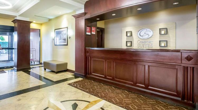 Comfort Suites at Woodbridge Lobby