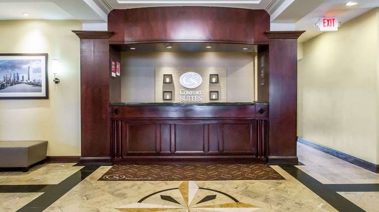<b>Comfort Suites at Woodbridge Lobby</b>. Images powered by <a href="https://iceportal.shijigroup.com/" title="IcePortal" target="_blank">IcePortal</a>.