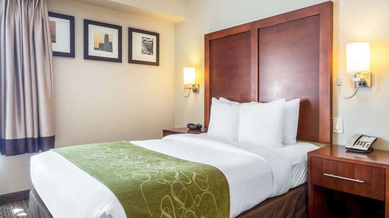 <b>Comfort Suites at Woodbridge Room</b>. Images powered by <a href="https://iceportal.shijigroup.com/" title="IcePortal" target="_blank">IcePortal</a>.
