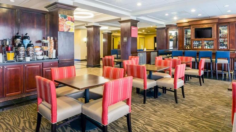 <b>Comfort Suites at Woodbridge Restaurant</b>. Images powered by <a href="https://iceportal.shijigroup.com/" title="IcePortal" target="_blank">IcePortal</a>.
