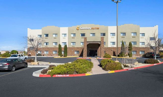 Comfort Suites Exterior