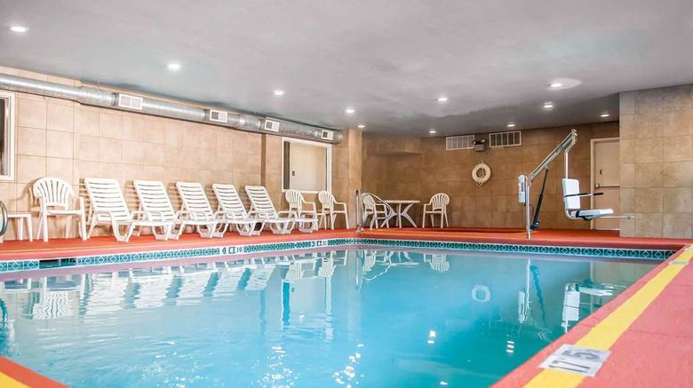 <b>Comfort Suites, Albuquerque Pool</b>. Images powered by <a href="https://iceportal.shijigroup.com/" title="IcePortal" target="_blank">IcePortal</a>.