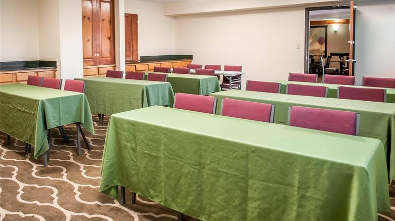 <b>Comfort Suites, Albuquerque Meeting</b>. Images powered by <a href="https://iceportal.shijigroup.com/" title="IcePortal" target="_blank">IcePortal</a>.