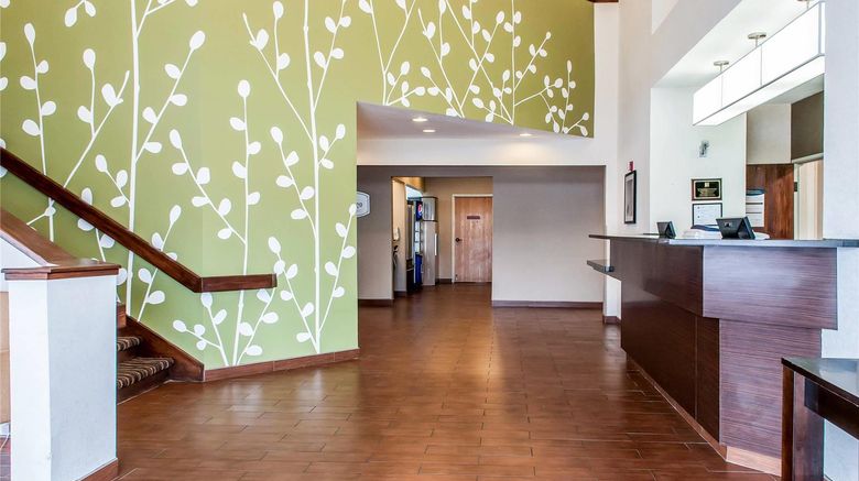 <b>Sleep Inn University Lobby</b>. Images powered by <a href="https://iceportal.shijigroup.com/" title="IcePortal" target="_blank">IcePortal</a>.