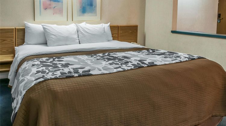 Sleep Inn University Suite