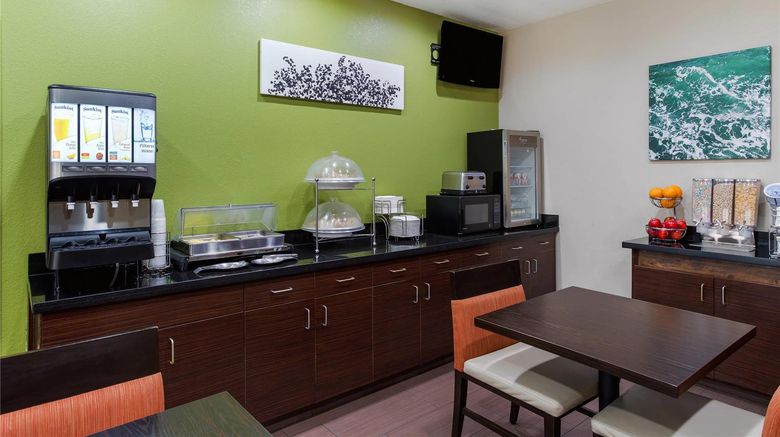 <b>Sleep Inn University Restaurant</b>. Images powered by <a href="https://iceportal.shijigroup.com/" title="IcePortal" target="_blank">IcePortal</a>.