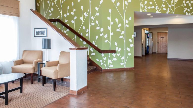 <b>Sleep Inn University Lobby</b>. Images powered by <a href="https://iceportal.shijigroup.com/" title="IcePortal" target="_blank">IcePortal</a>.