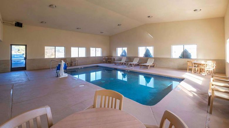 <b>Comfort Inn Pool</b>. Images powered by <a href="https://iceportal.shijigroup.com/" title="IcePortal" target="_blank">IcePortal</a>.
