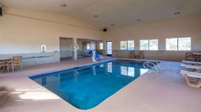 <b>Comfort Inn Pool</b>. Images powered by <a href="https://iceportal.shijigroup.com/" title="IcePortal" target="_blank">IcePortal</a>.