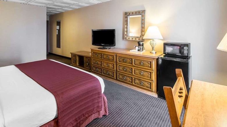 <b>Quality Inn Room</b>. Images powered by <a href="https://iceportal.shijigroup.com/" title="IcePortal" target="_blank">IcePortal</a>.