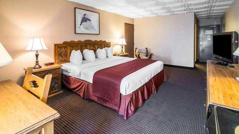 <b>Quality Inn Room</b>. Images powered by <a href="https://iceportal.shijigroup.com/" title="IcePortal" target="_blank">IcePortal</a>.