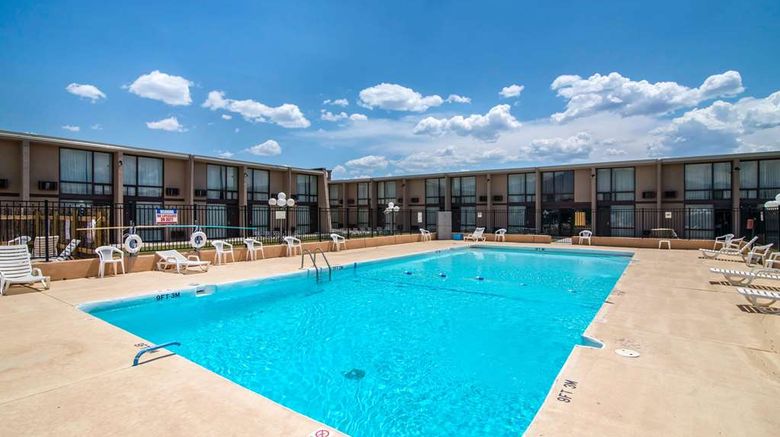 <b>Quality Inn Pool</b>. Images powered by <a href="https://iceportal.shijigroup.com/" title="IcePortal" target="_blank">IcePortal</a>.