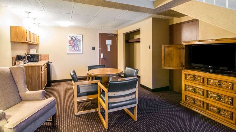 <b>Quality Inn Suite</b>. Images powered by <a href="https://iceportal.shijigroup.com/" title="IcePortal" target="_blank">IcePortal</a>.