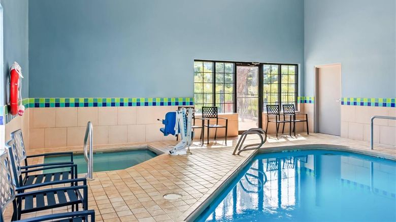 <b>Comfort Inn Pool</b>. Images powered by <a href="https://iceportal.shijigroup.com/" title="IcePortal" target="_blank">IcePortal</a>.
